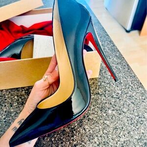 Christian Loubotin ‘Red Bottom’ Heels—‘So Kate’ in patent black. *HOST PICK*